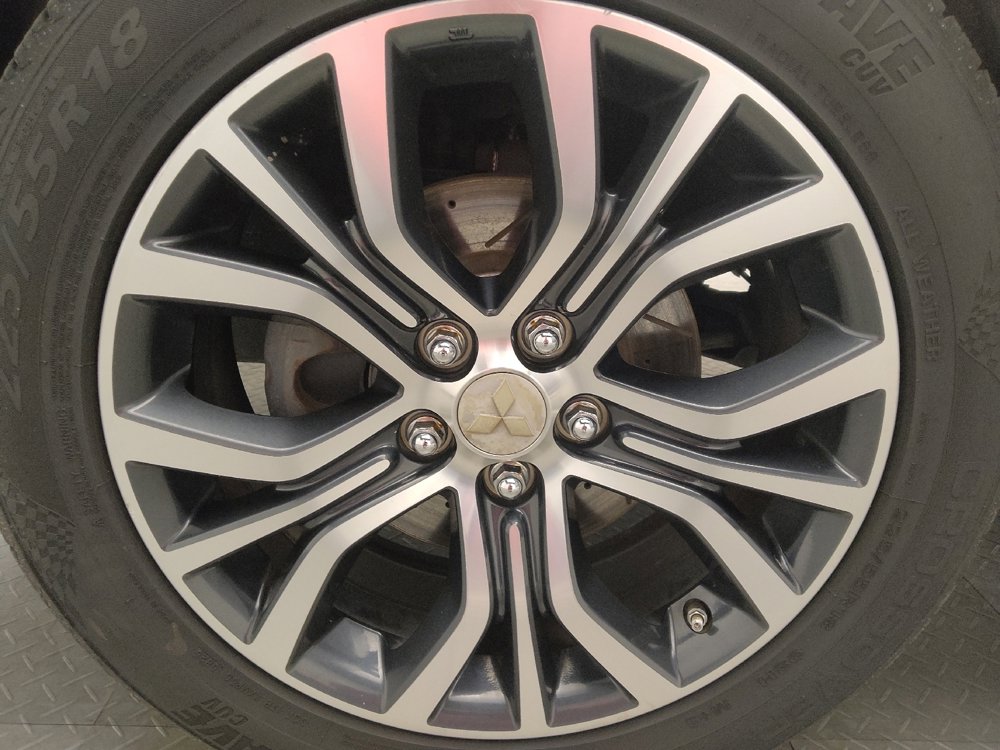 Used 2017 Mitsubishi Outlander SE image 31