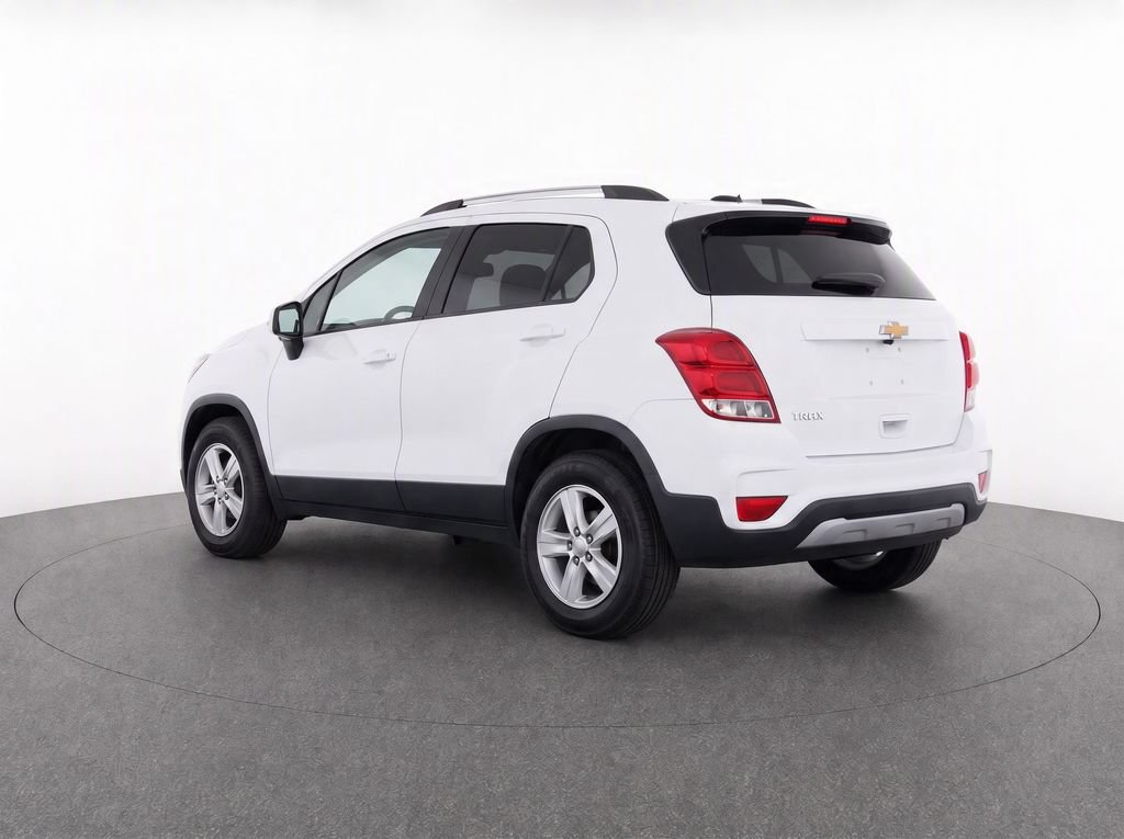 Used 2021 Chevrolet Trax LT w/ LT Convenience Package FWD image 3