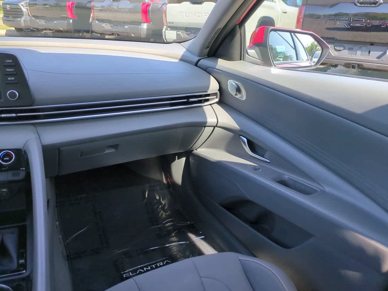 Used 2022 Hyundai Elantra Blue FWD image 16