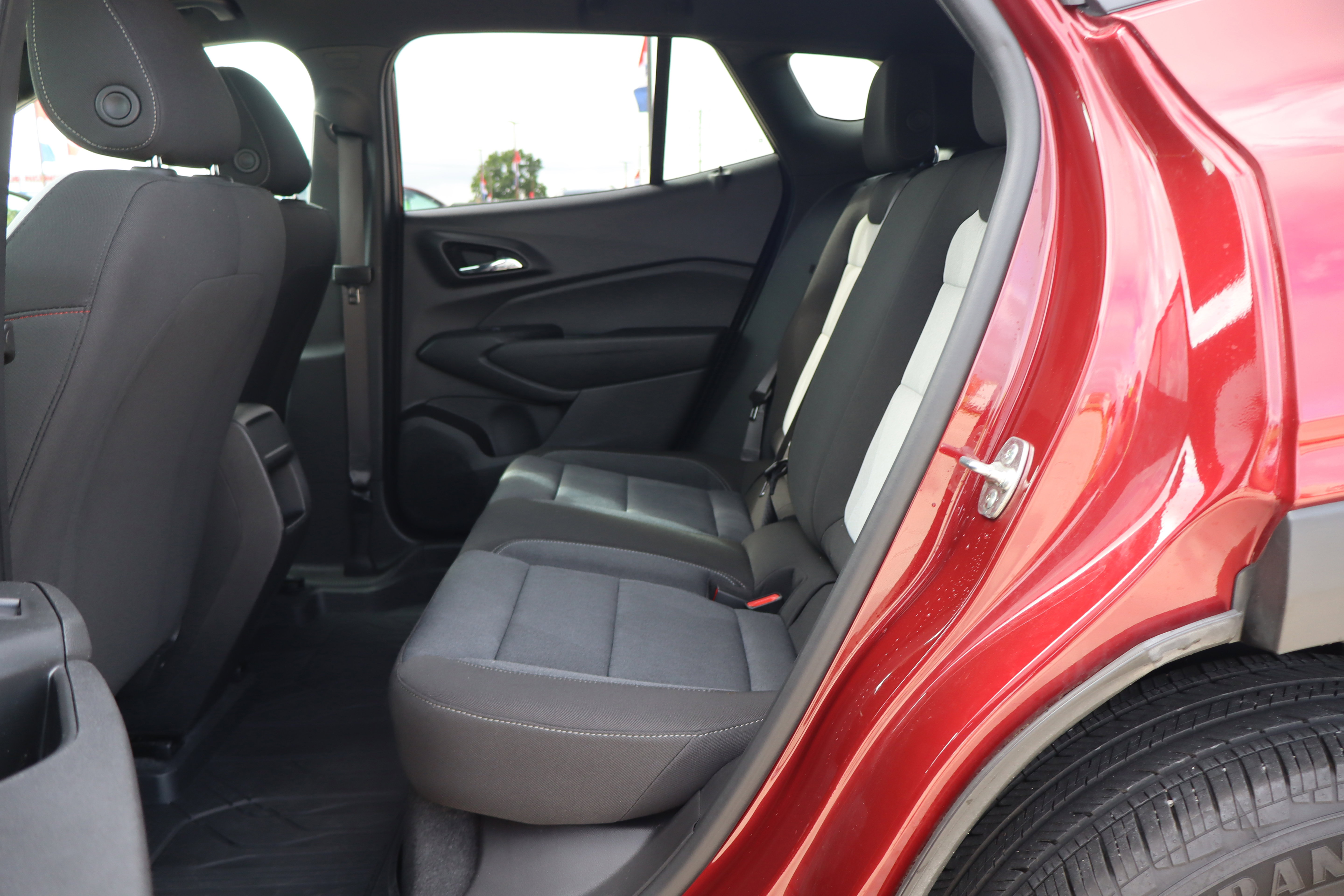 Used 2024 Chevrolet Trax RS FWD image 10