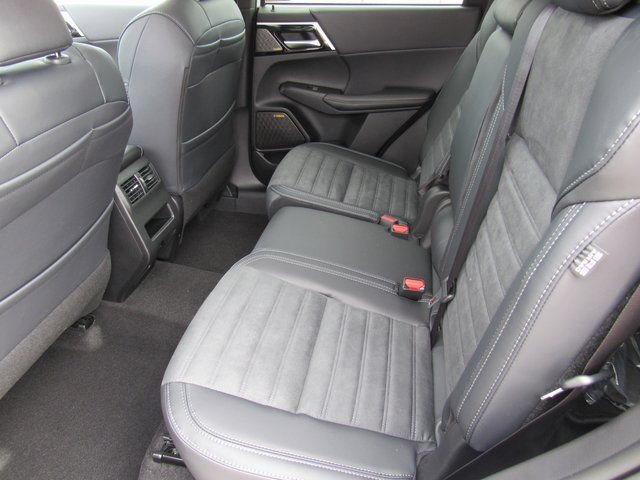 New 2026 Mitsubishi Outlander SE FWD image 8