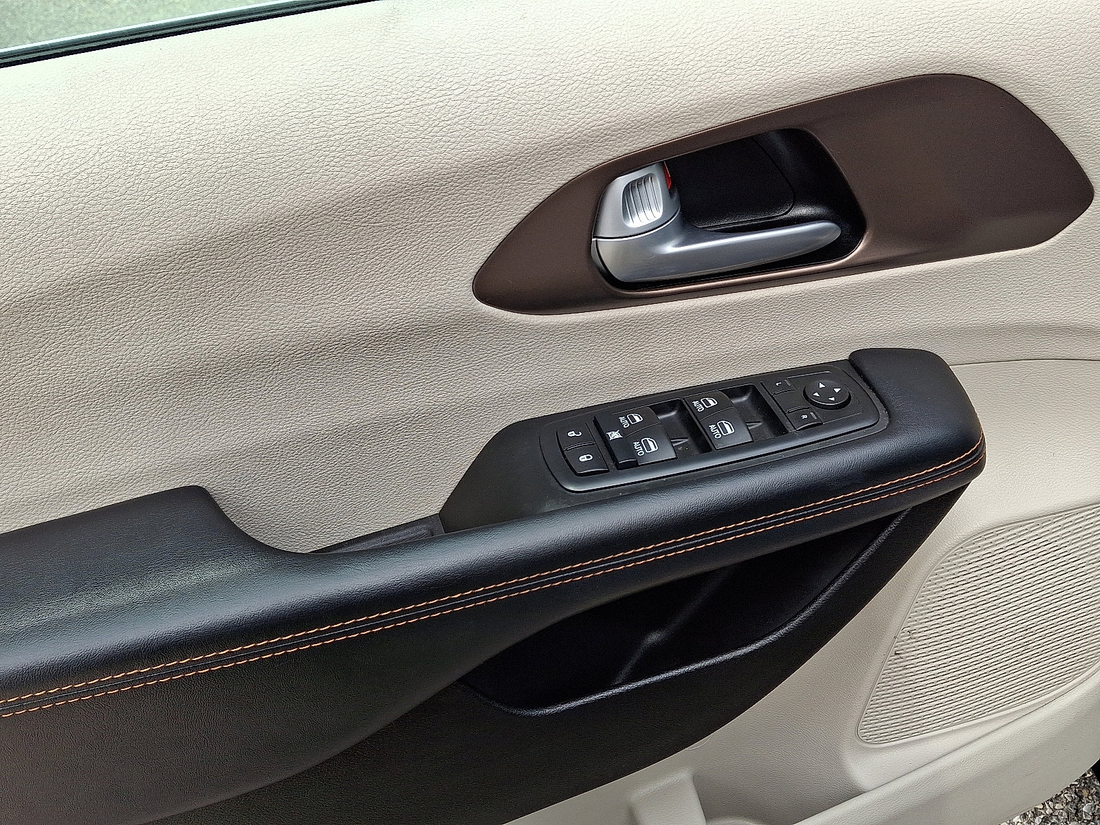 Used 2017 Chrysler Pacifica Touring-L Plus image 12