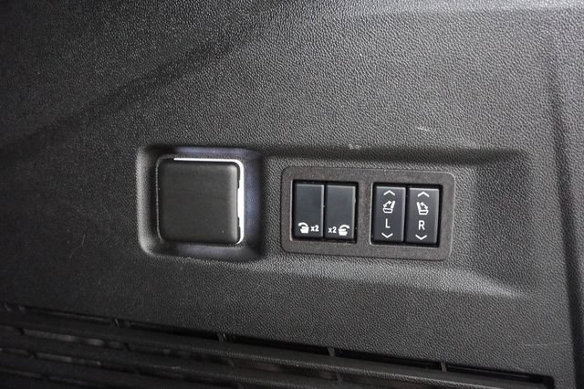 Used 2024 Chevrolet Tahoe High Country AWD/4WD image 17