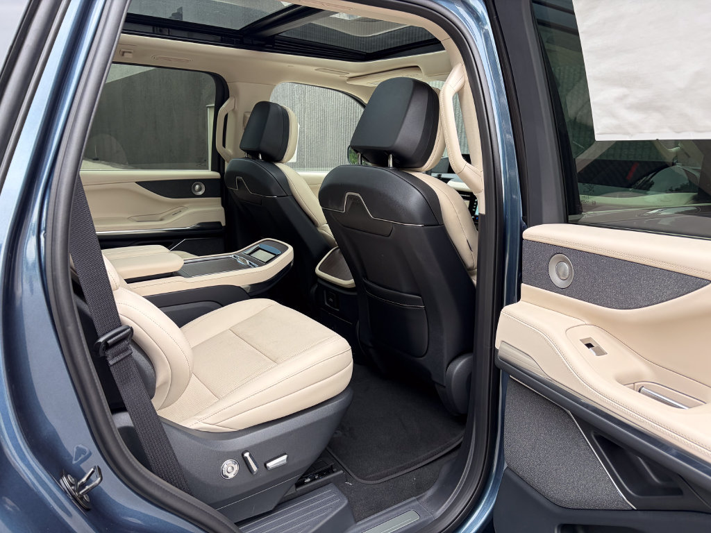 New 2027 Lincoln Navigator Reserve AWD/4WD image 27