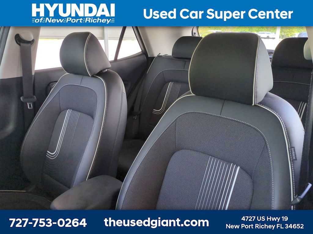 Used 2024 Hyundai Venue Limited FWD image 7