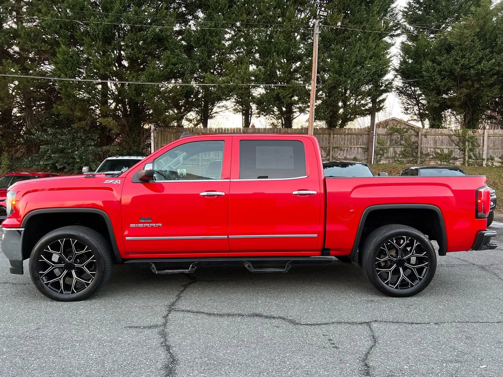 Used 2017 GMC Sierra 1500 SLT image 2