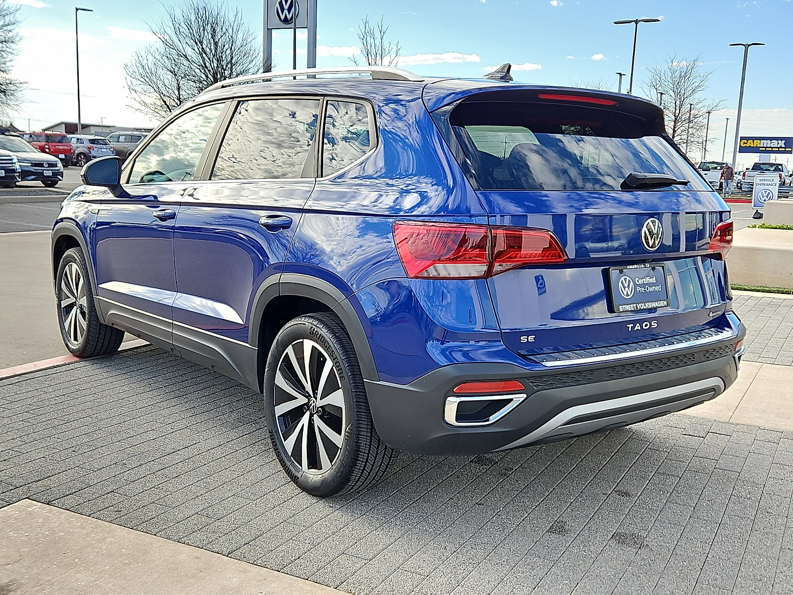 Certified 2023 Volkswagen Taos SE w/ Panoramic Sunroof Package AWD/4WD image 2