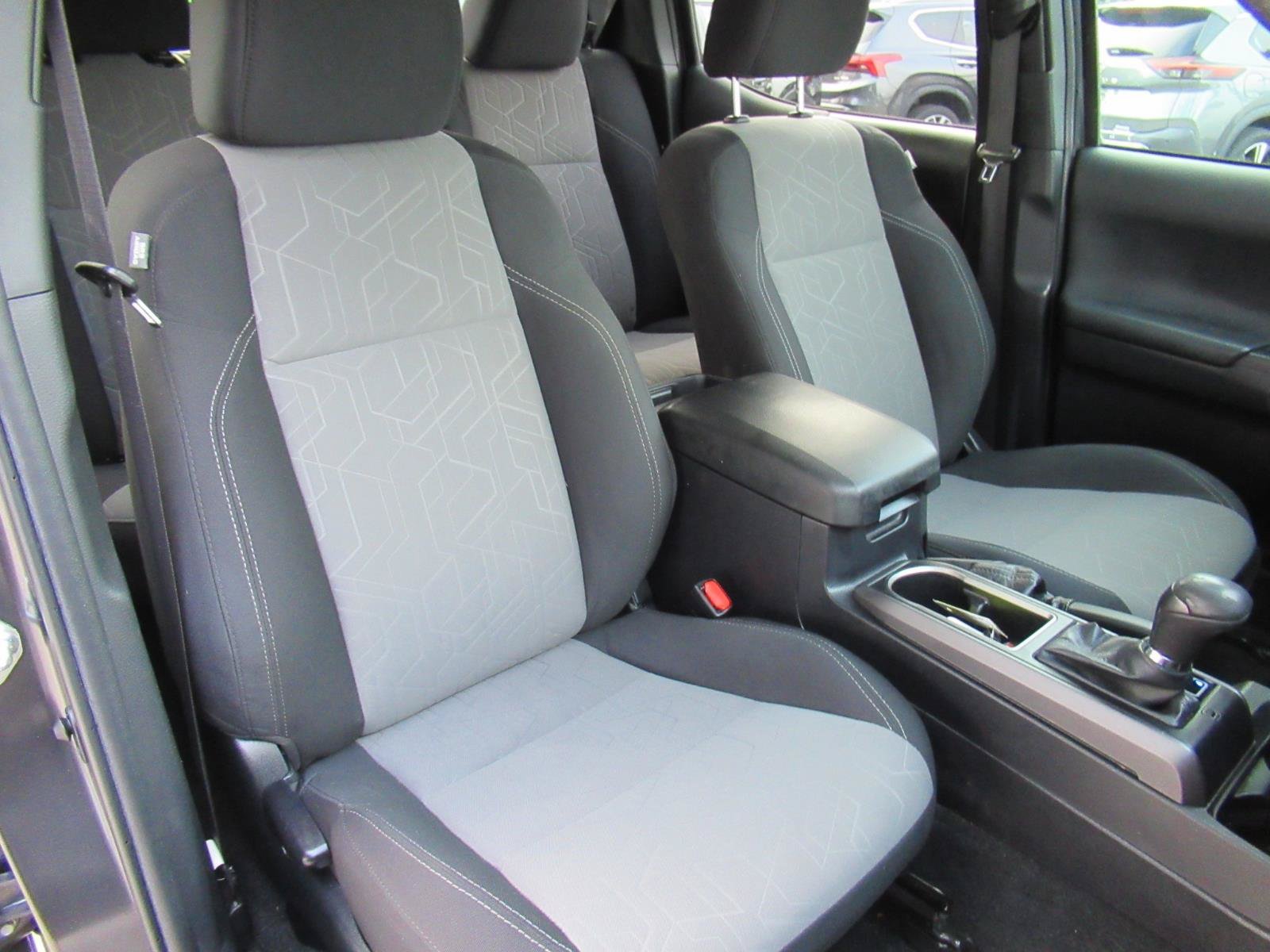 Used 2022 Toyota Tacoma TRD Sport w/ Technology Package RWD image 8