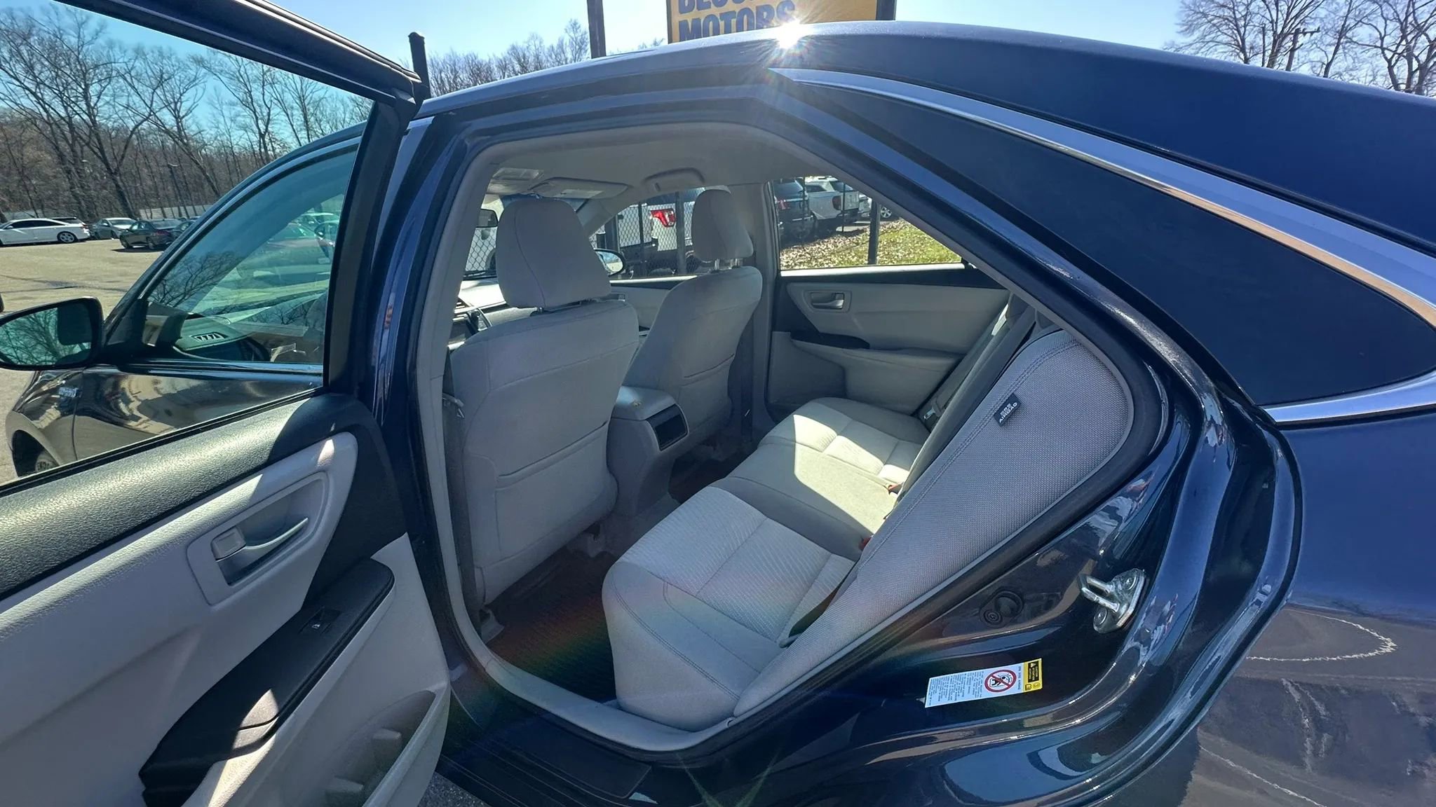 Used 2015 Toyota Camry LE FWD image 19