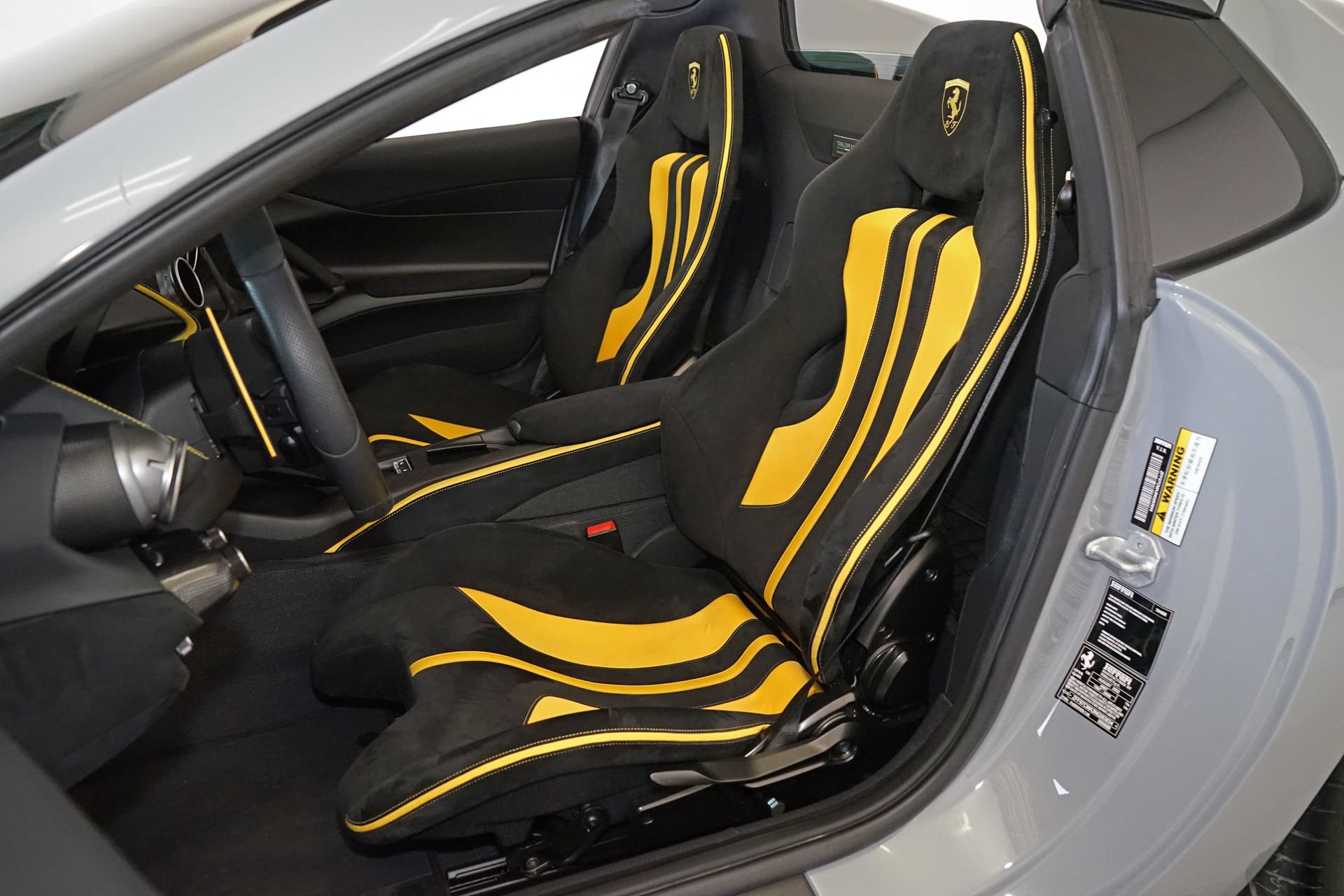 Used 2022 Ferrari 812 GTS RWD image 12