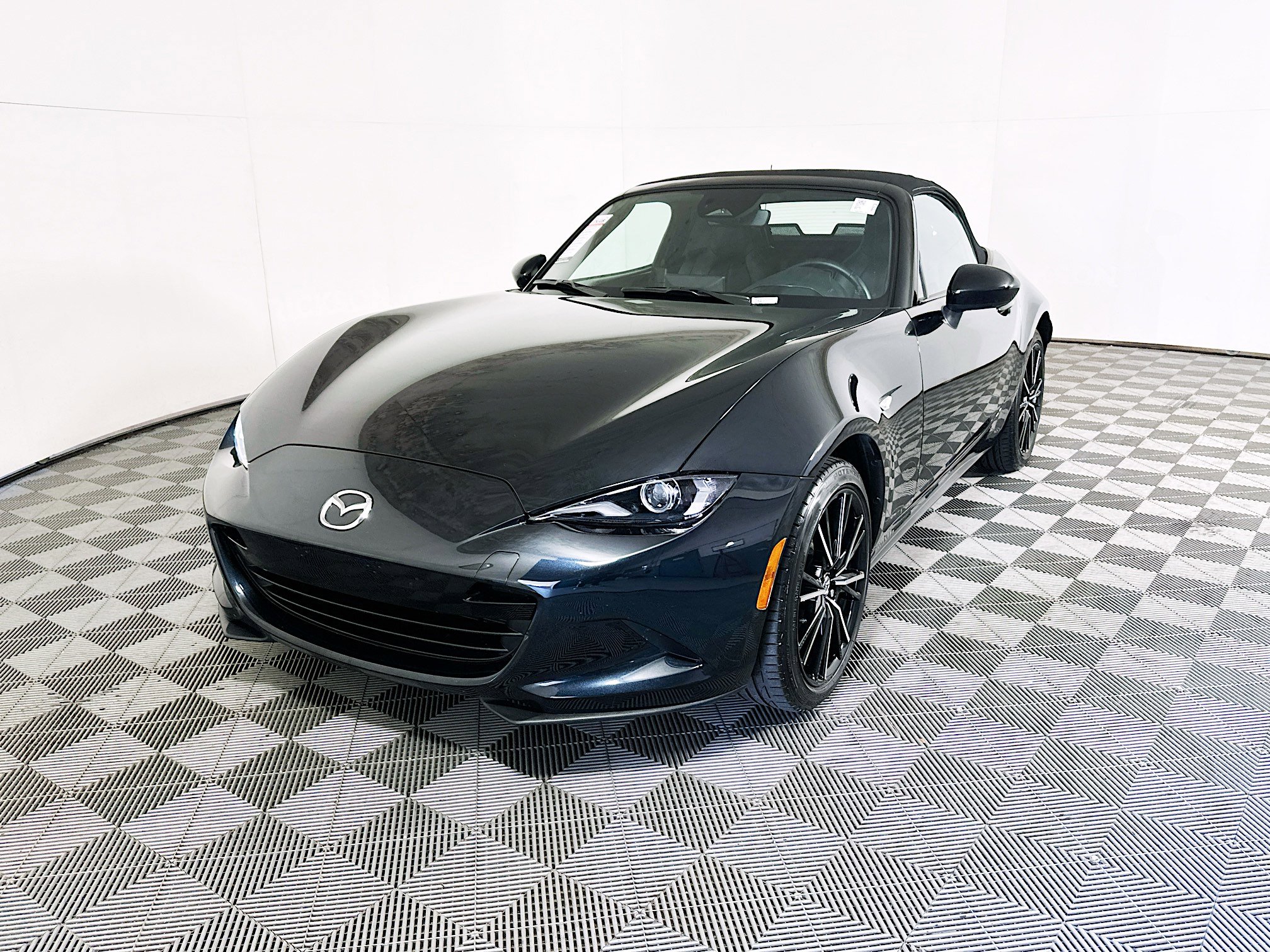 Used 2024 MAZDA MX-5 Miata Grand Touring RWD image 7