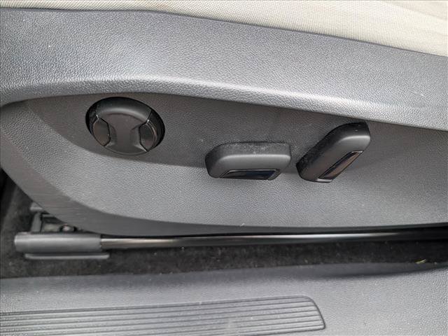 Certified 2023 Volkswagen Tiguan SE w/ Panoramic Sunroof Package FWD image 29