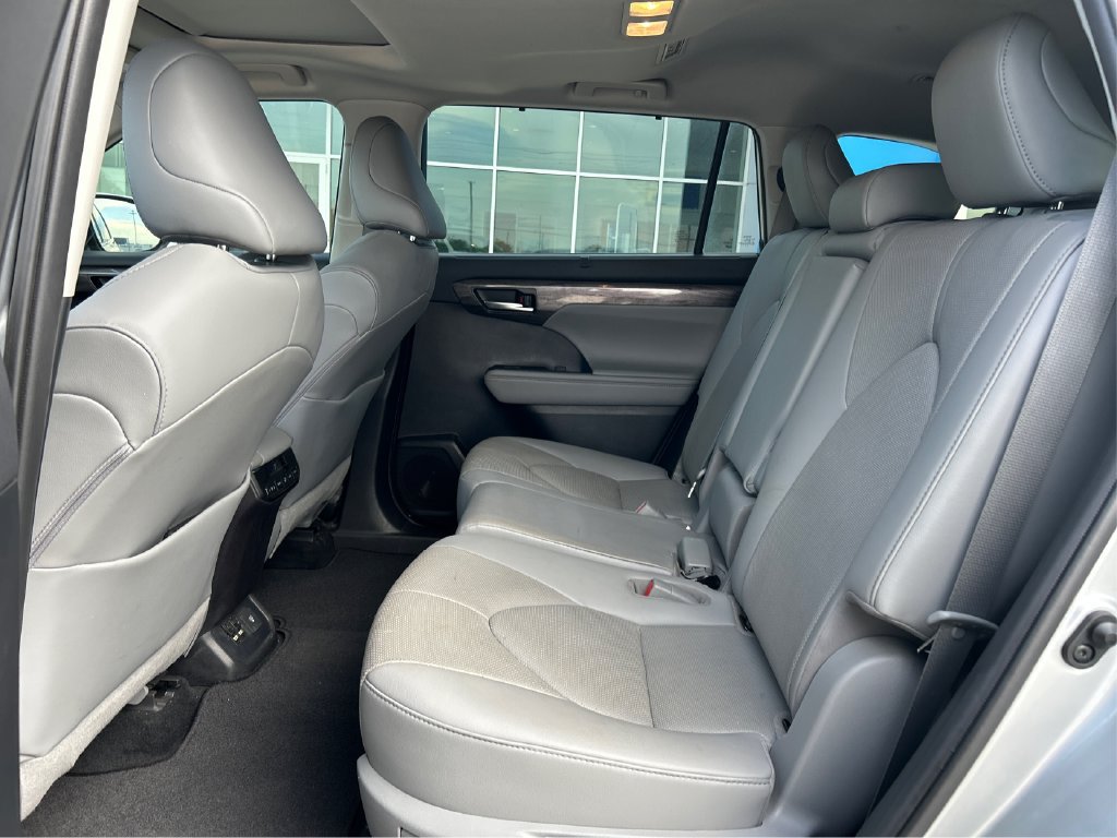 Used 2020 Toyota Highlander Limited FWD image 10