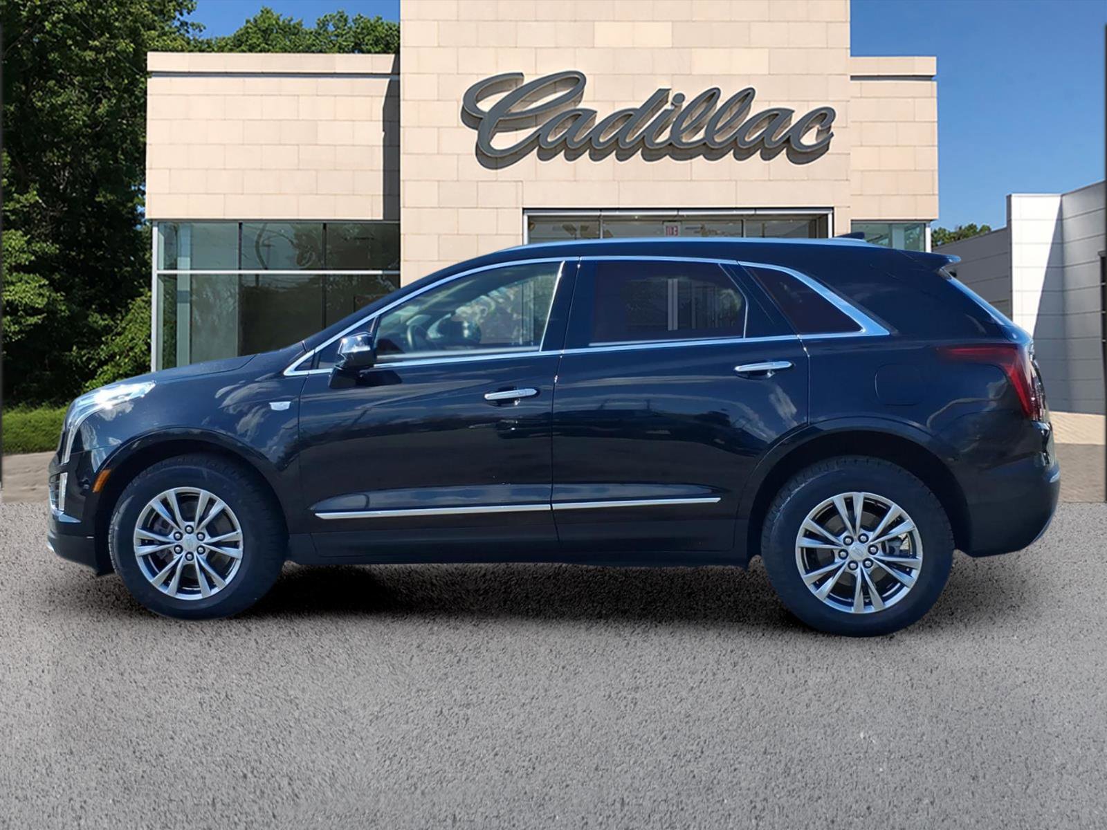 Certified 2022 Cadillac XT5 Premium Luxury AWD/4WD image 2