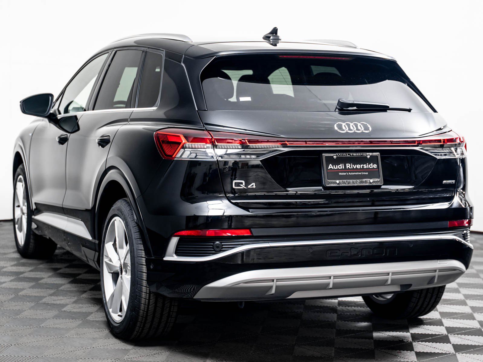 Used 2023 Audi Q4 e-tron Prestige AWD/4WD image 2