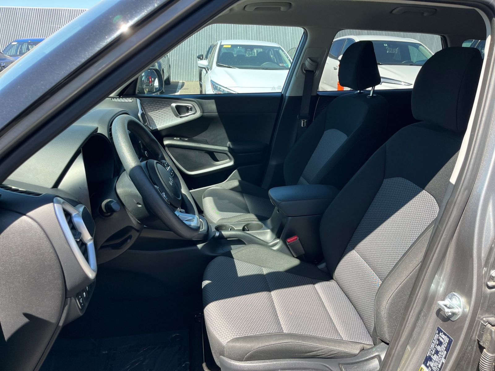 Used 2025 Kia Soul LX w/ LX Technology Package FWD image 34