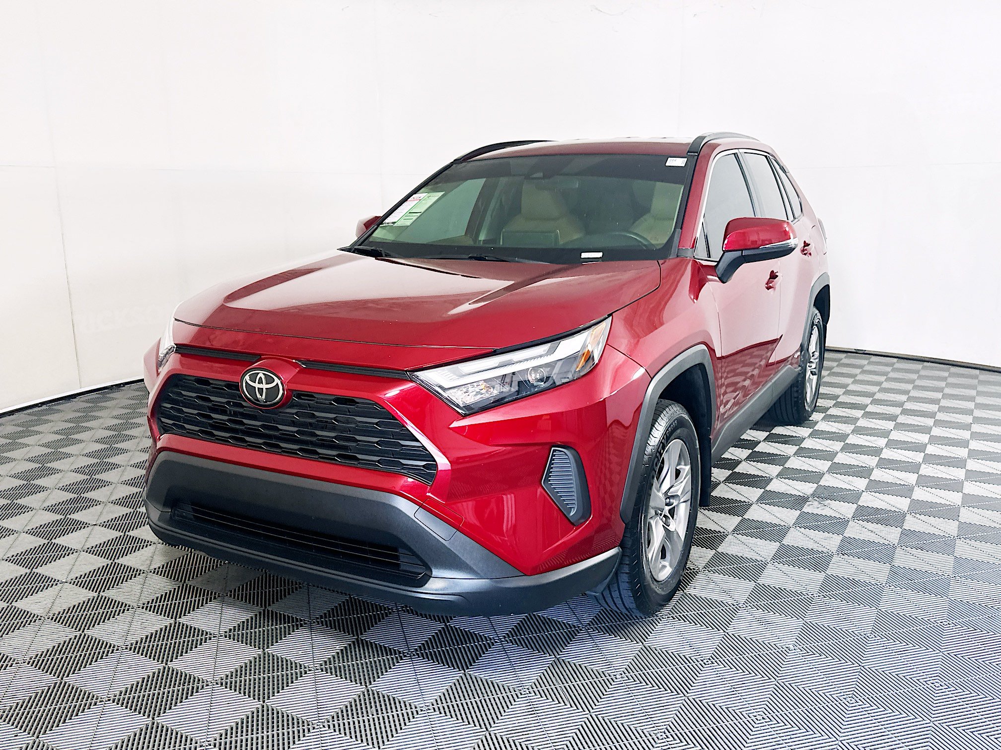 Used 2025 Toyota RAV4 LE AWD/4WD image 7