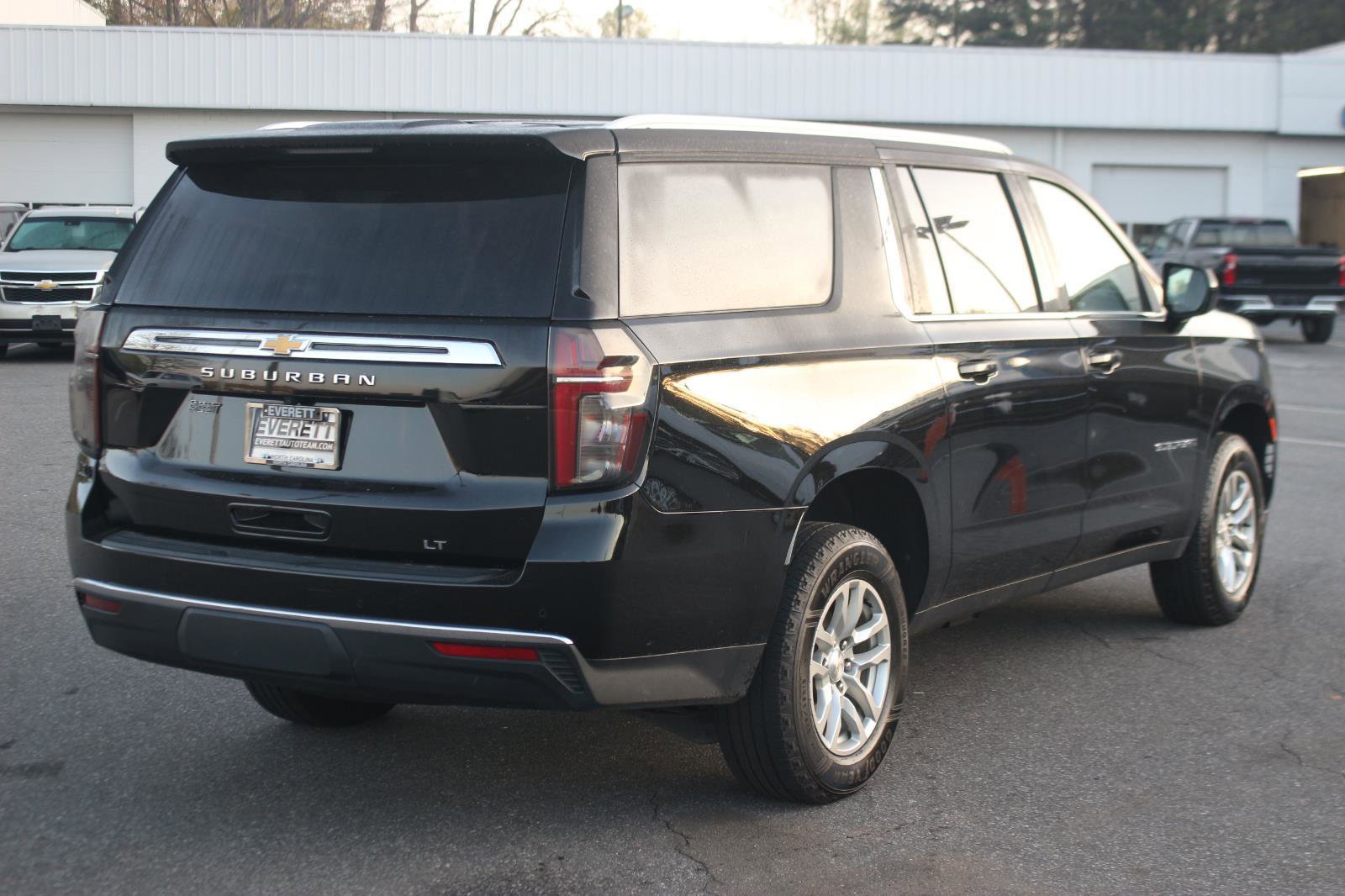 Used 2023 Chevrolet Suburban LT image 7
