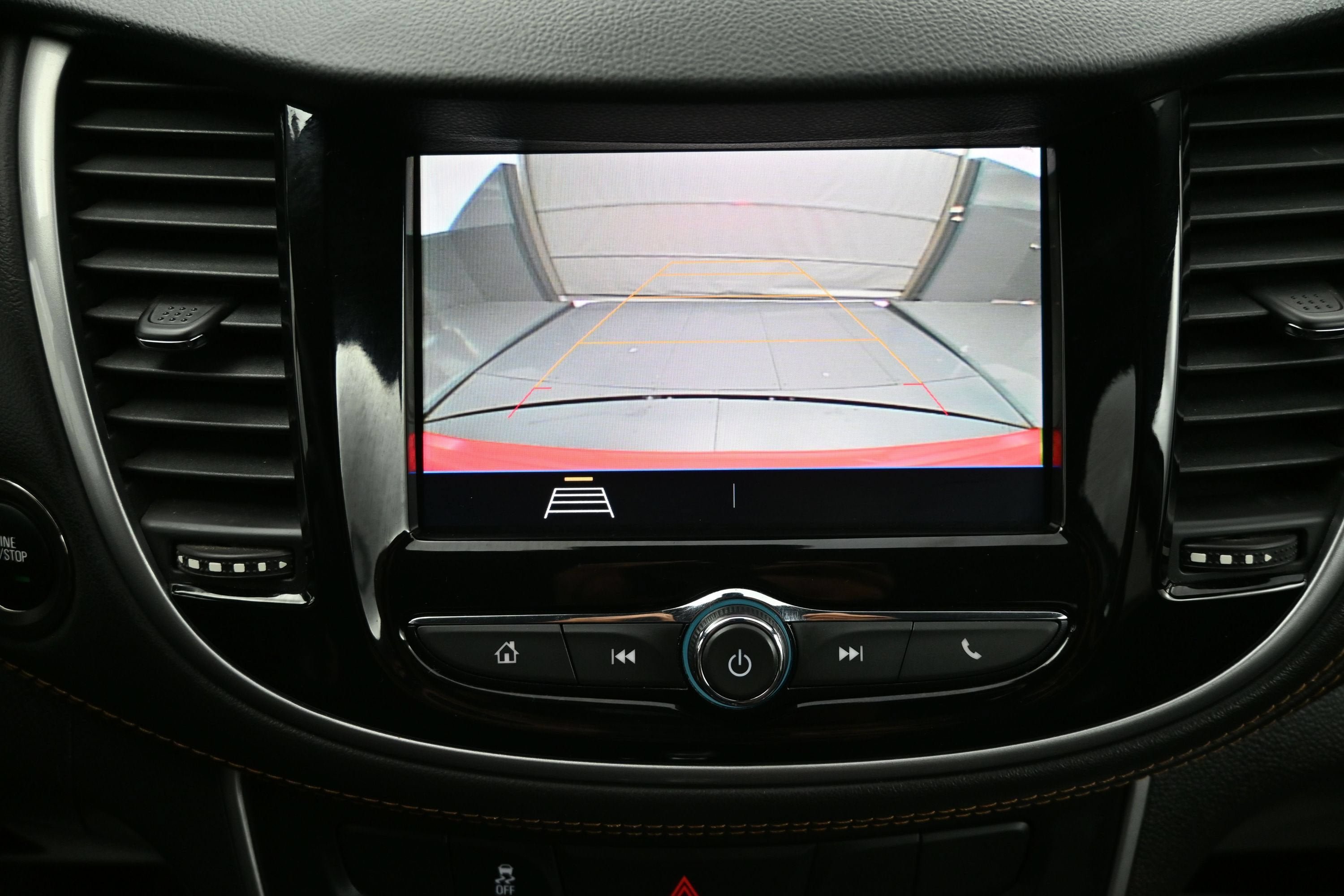 Used 2020 Chevrolet Trax LT w/ LT Convenience Package FWD image 17
