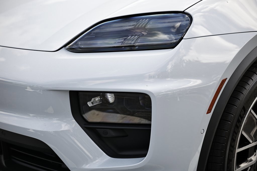 New 2025 Porsche Macan Electric image 9