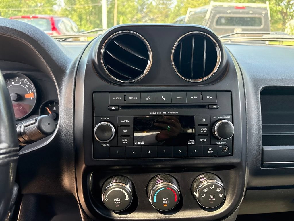 Used 2016 Jeep Patriot High Altitude AWD/4WD image 16