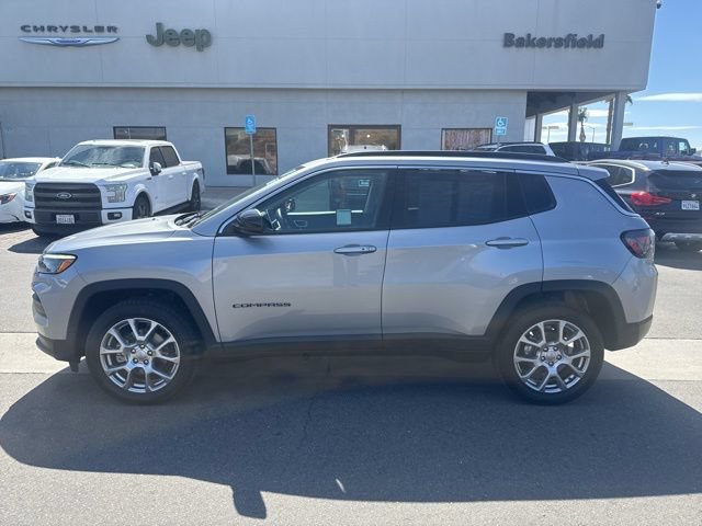Certified 2022 Jeep Compass Latitude w/ Sun and Sound Group AWD/4WD image 2