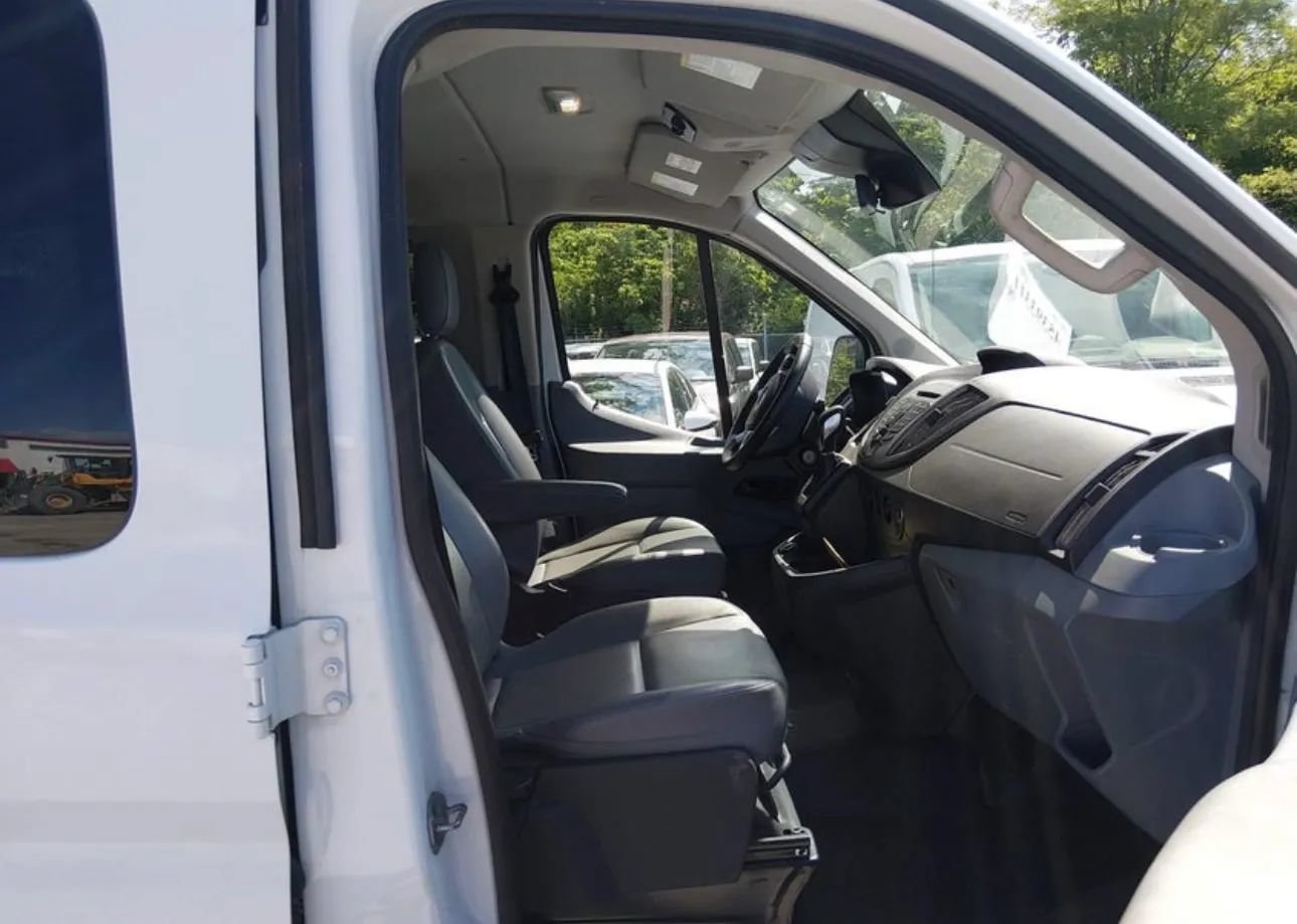 Used 2018 Ford Transit 150 XL RWD image 4