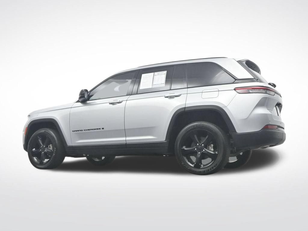 Used 2024 Jeep Grand Cherokee Altitude RWD image 48