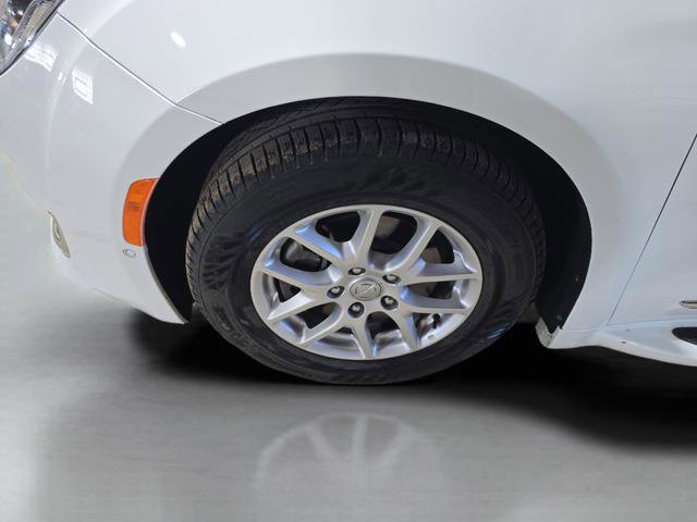 Used 2020 Chrysler Pacifica Touring-L w/ Advanced Safetytec Group FWD image 25