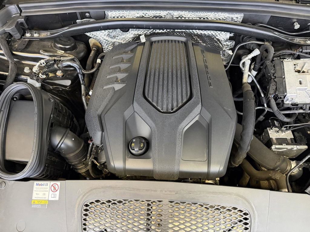 Certified 2022 Porsche Macan image 27
