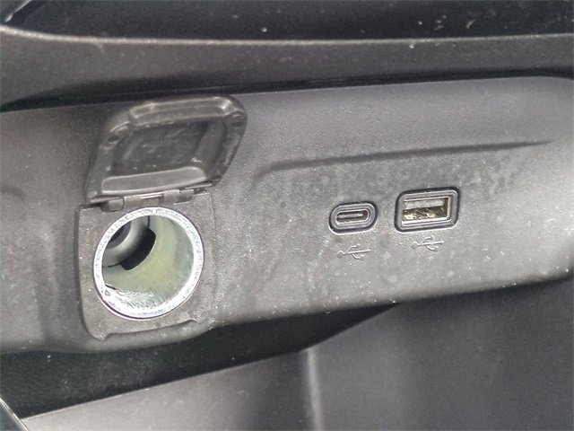 Certified 2025 Chevrolet Trax LT image 24