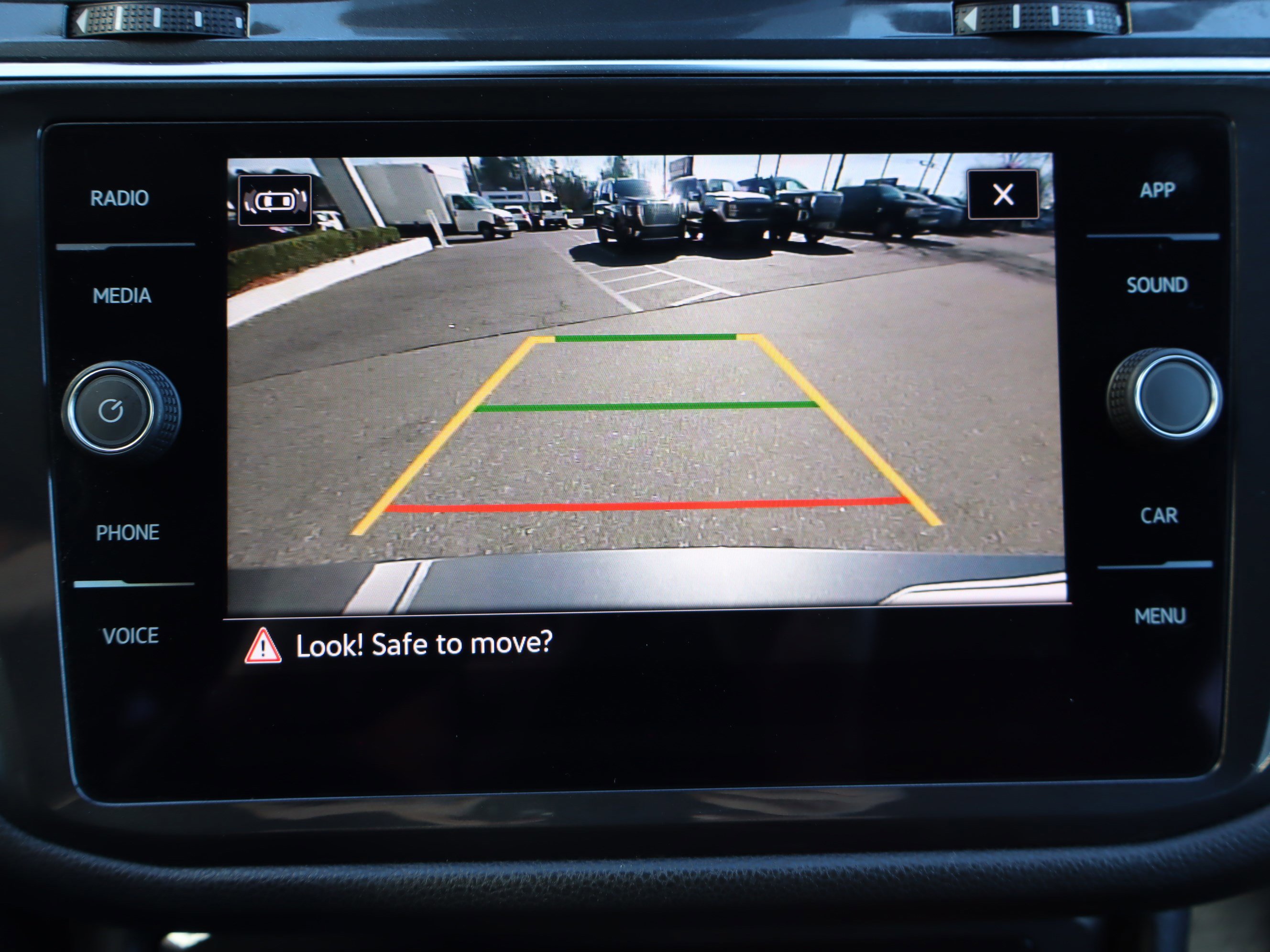 Used 2023 Volkswagen Tiguan SE R-Line image 27