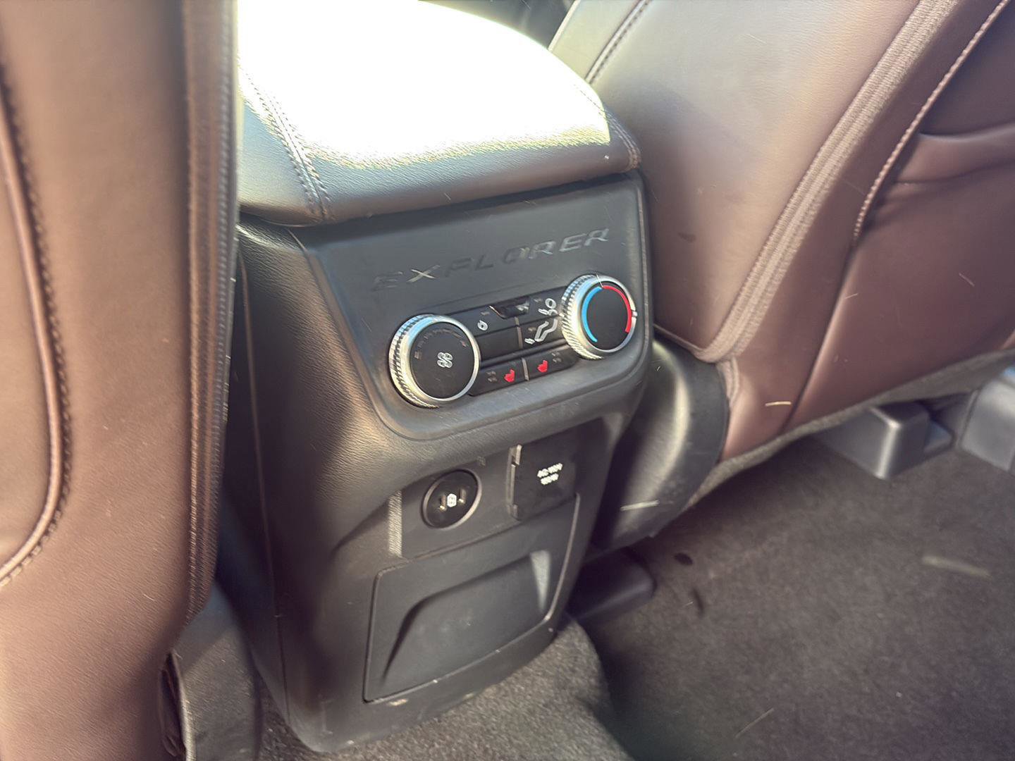 Used 2025 Ford Explorer Platinum w/ LUX Leather Package image 18
