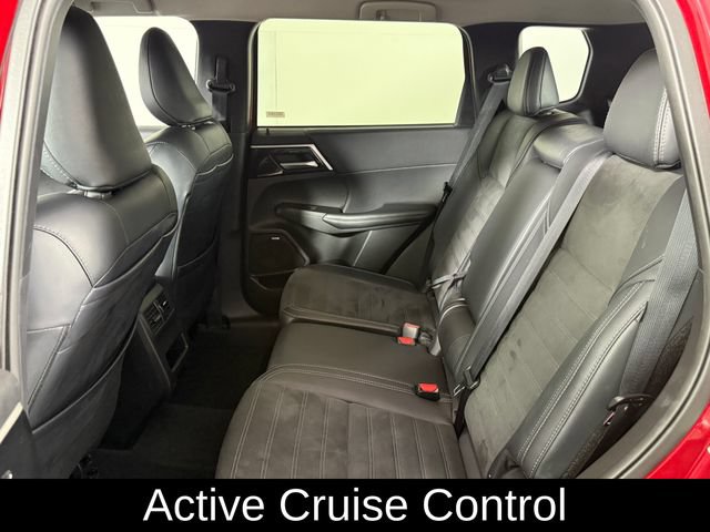 Used 2025 Mitsubishi Outlander AWD image 15