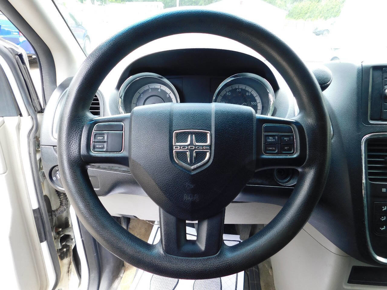 Used 2013 Dodge Grand Caravan SE image 28