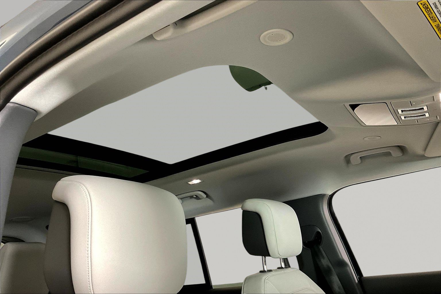 Used 2025 Land Rover Defender 110 X-Dynamic SE image 27