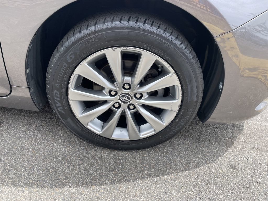 Used 2016 Toyota Camry XLE w/ Moonroof Package image 11