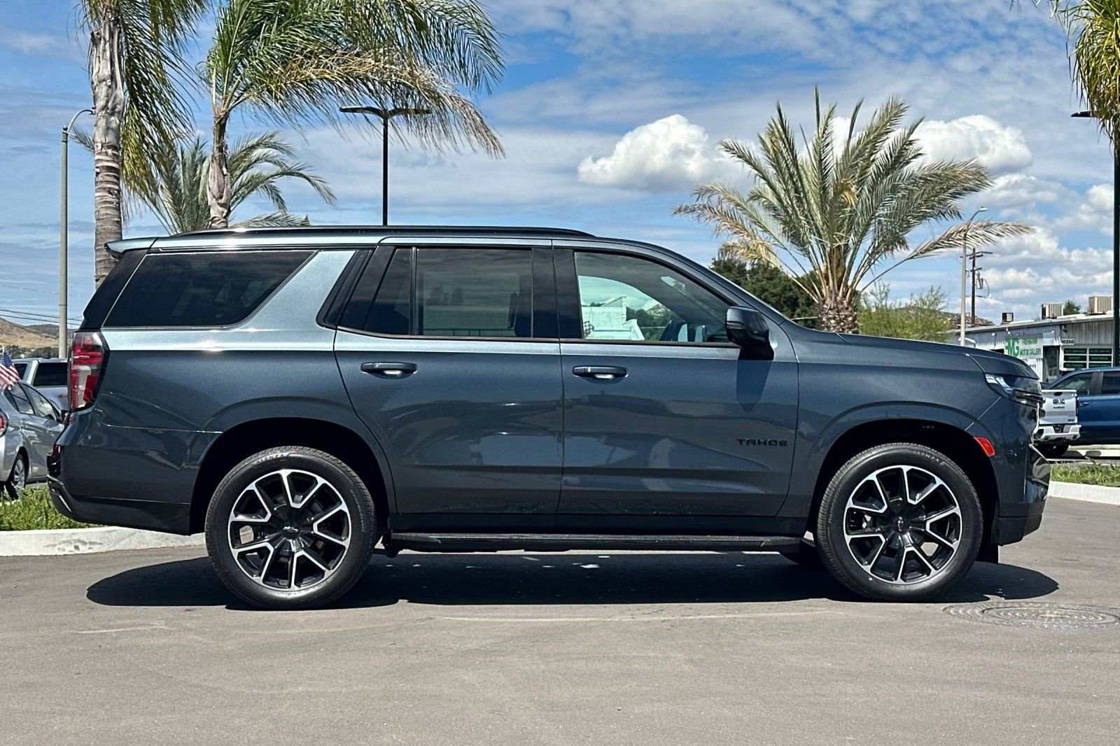Used 2021 Chevrolet Tahoe RST w/ Luxury Package RWD image 3