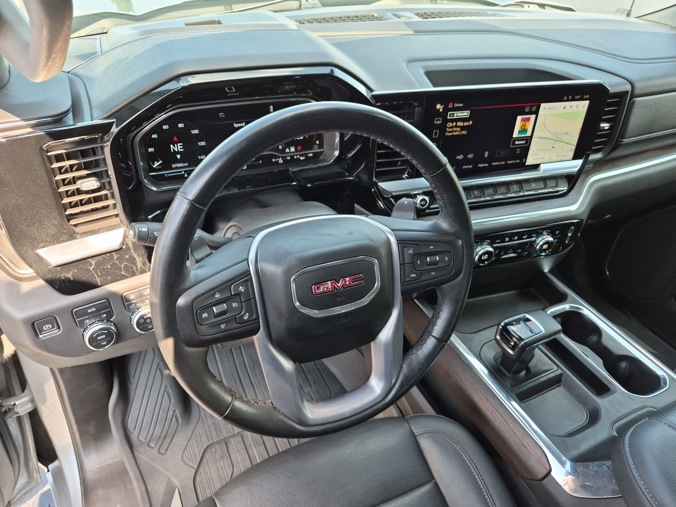 Used 2023 GMC Sierra 1500 SLT w/ SLT Premium Package AWD/4WD image 16