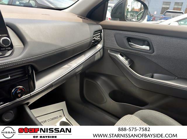 Certified 2022 Nissan Rogue SV image 24