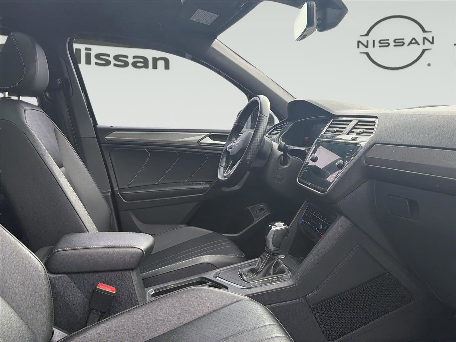 Used 2022 Volkswagen Tiguan SE R-Line image 13