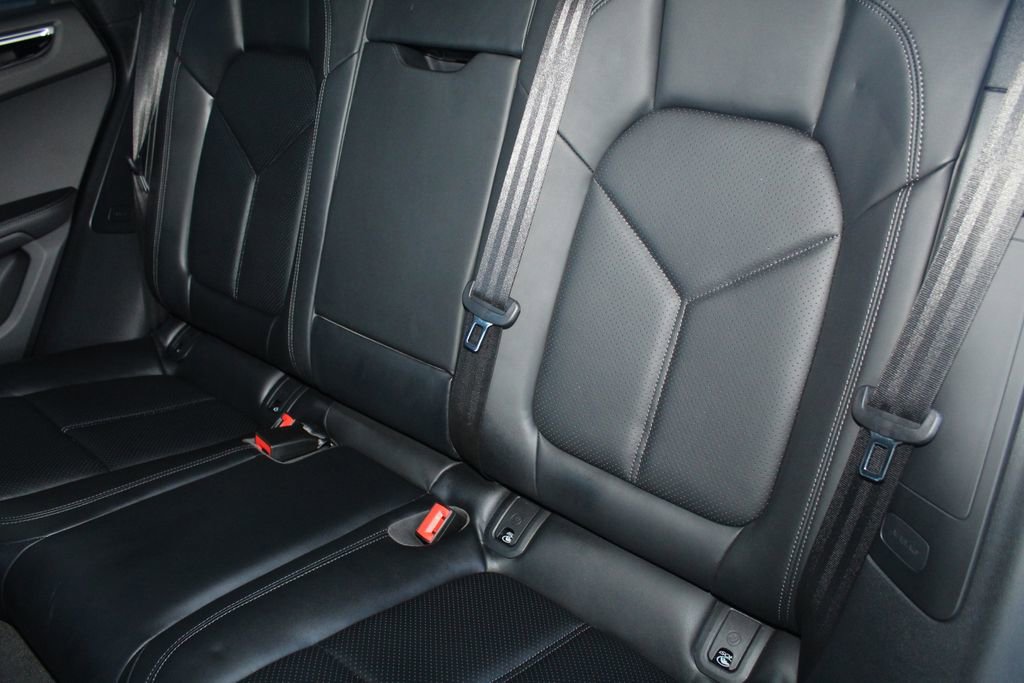 Certified 2025 Porsche Macan image 24