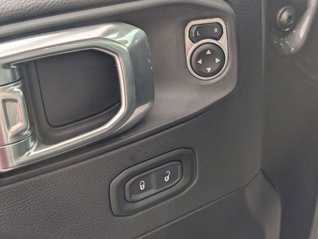 Used 2025 Jeep Wrangler Unlimited Sahara AWD/4WD image 11