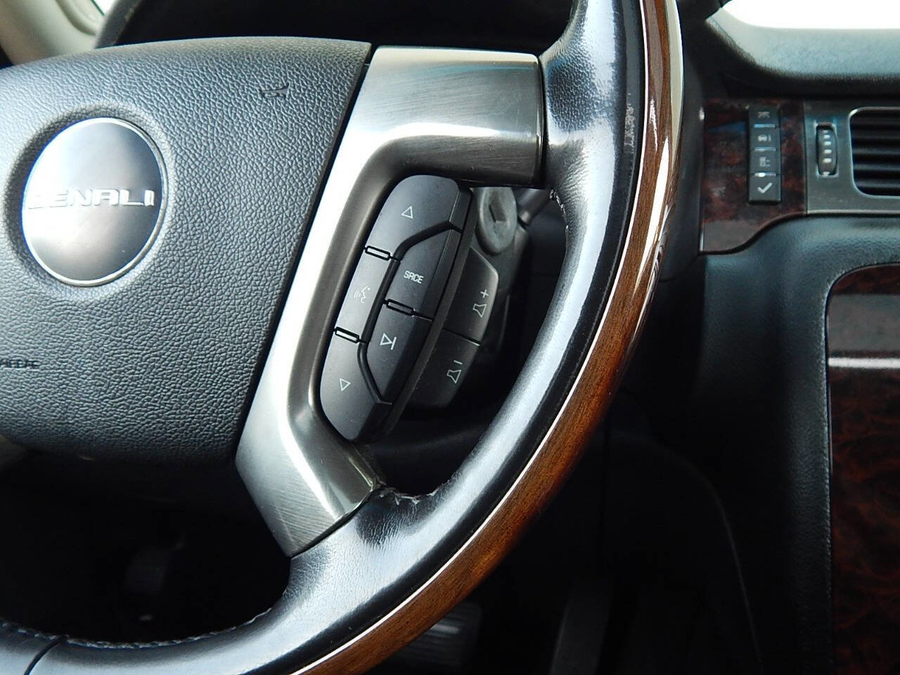 Used 2007 GMC Yukon XL Denali AWD/4WD image 34