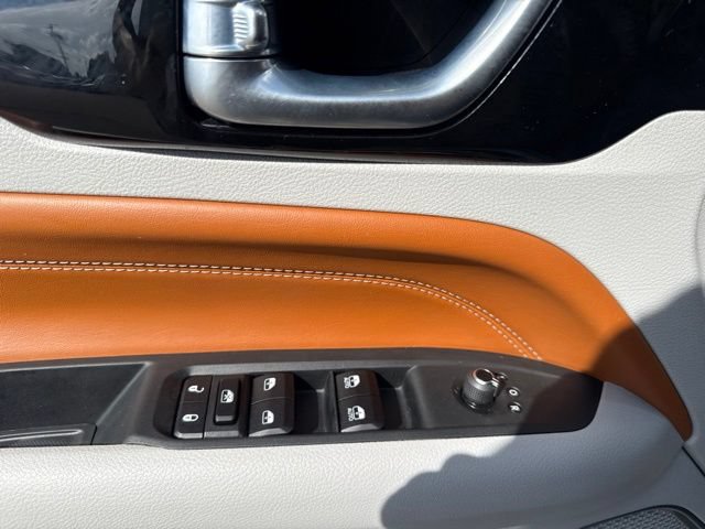 Used 2023 Jeep Compass Limited w/ Sun and Sound Group AWD/4WD image 15