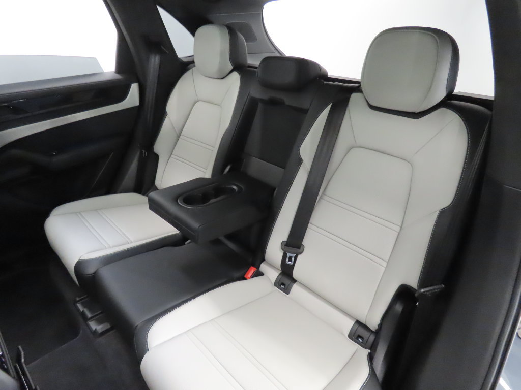 Certified 2026 Porsche Cayenne GTS AWD/4WD image 43