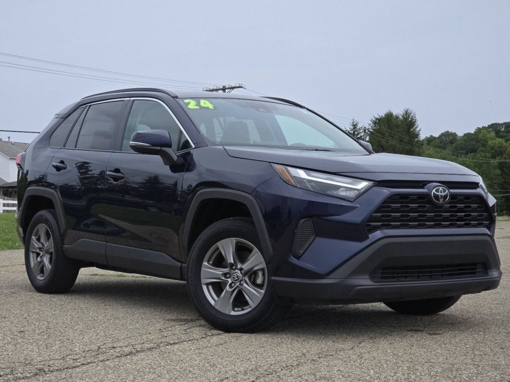 Used 2024 Toyota RAV4 XLE FWD image 2