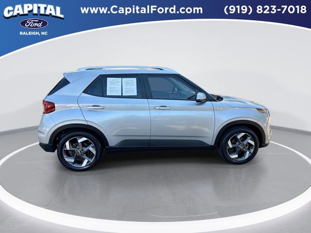 Used 2025 Hyundai Venue SEL FWD image 9