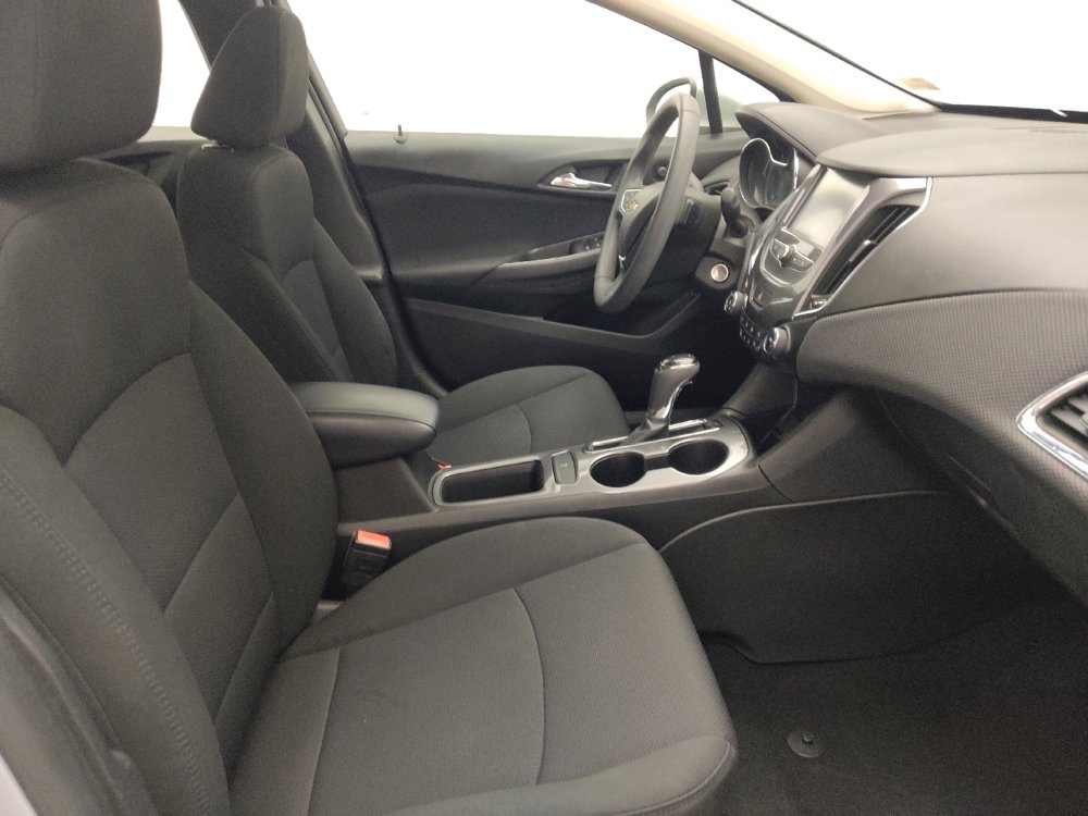 Used 2017 Chevrolet Cruze LT FWD image 21