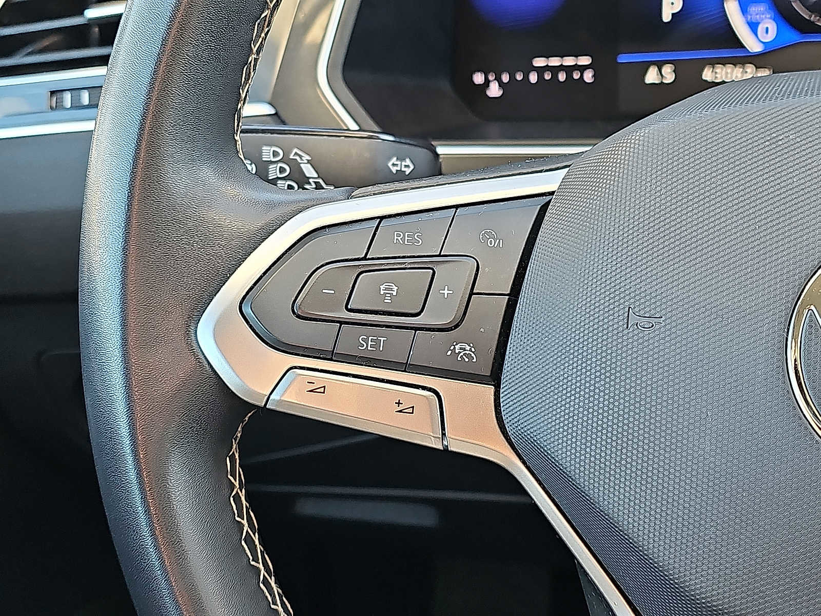 Used 2024 Volkswagen Tiguan SE image 21